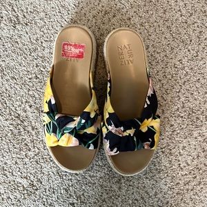 Naturalized sandal